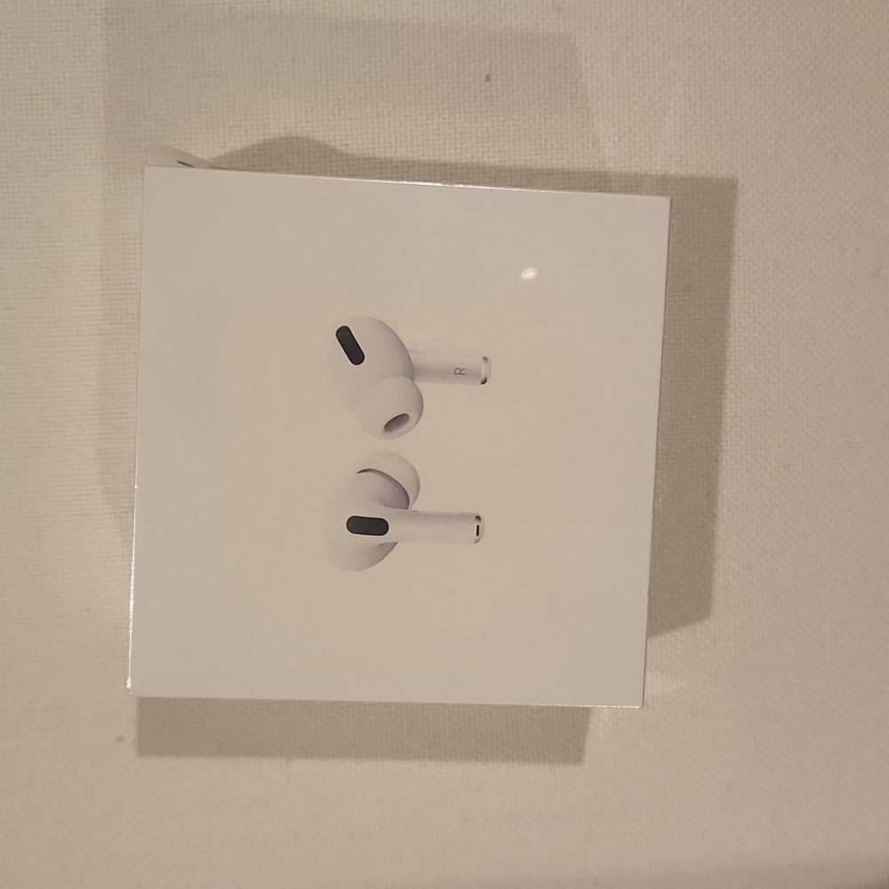 Airpods pro with magsafe charging case